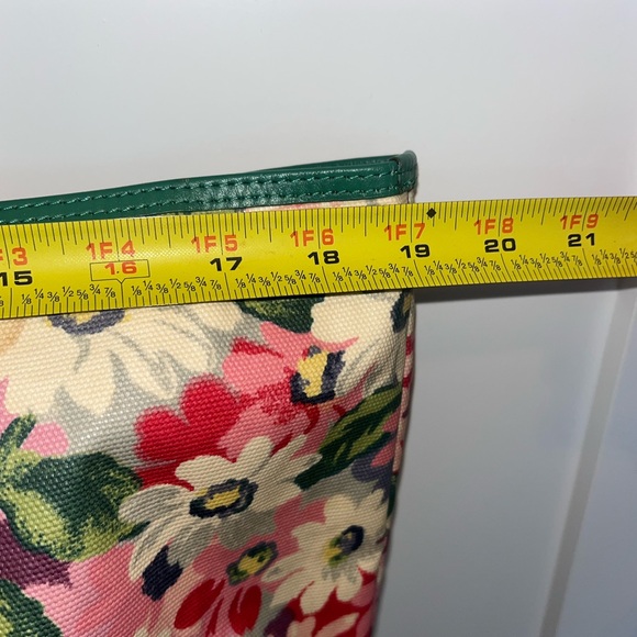 Cath Kidston London: Large Leather Trim Tote in the Painted Daisy Print - Picture 9 of 10